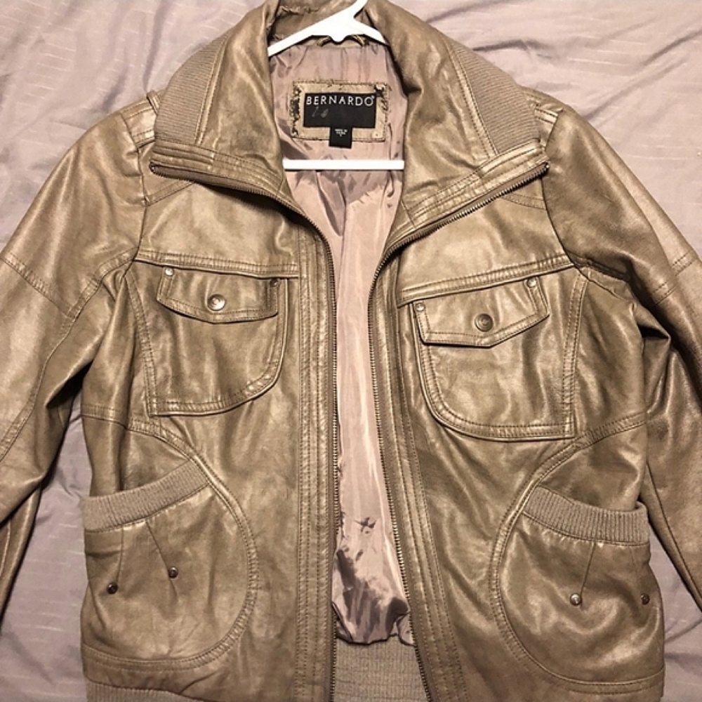 🛍 3/$15 Bomber Jacket - Picture 2 of 8